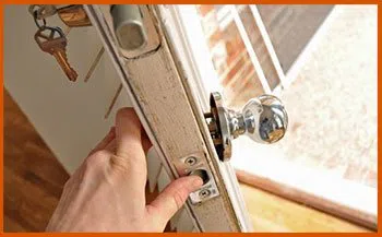 Eastpointe MI Locksmith Store Eastpointe, MI 586-209-3861 - 12-changing-locks